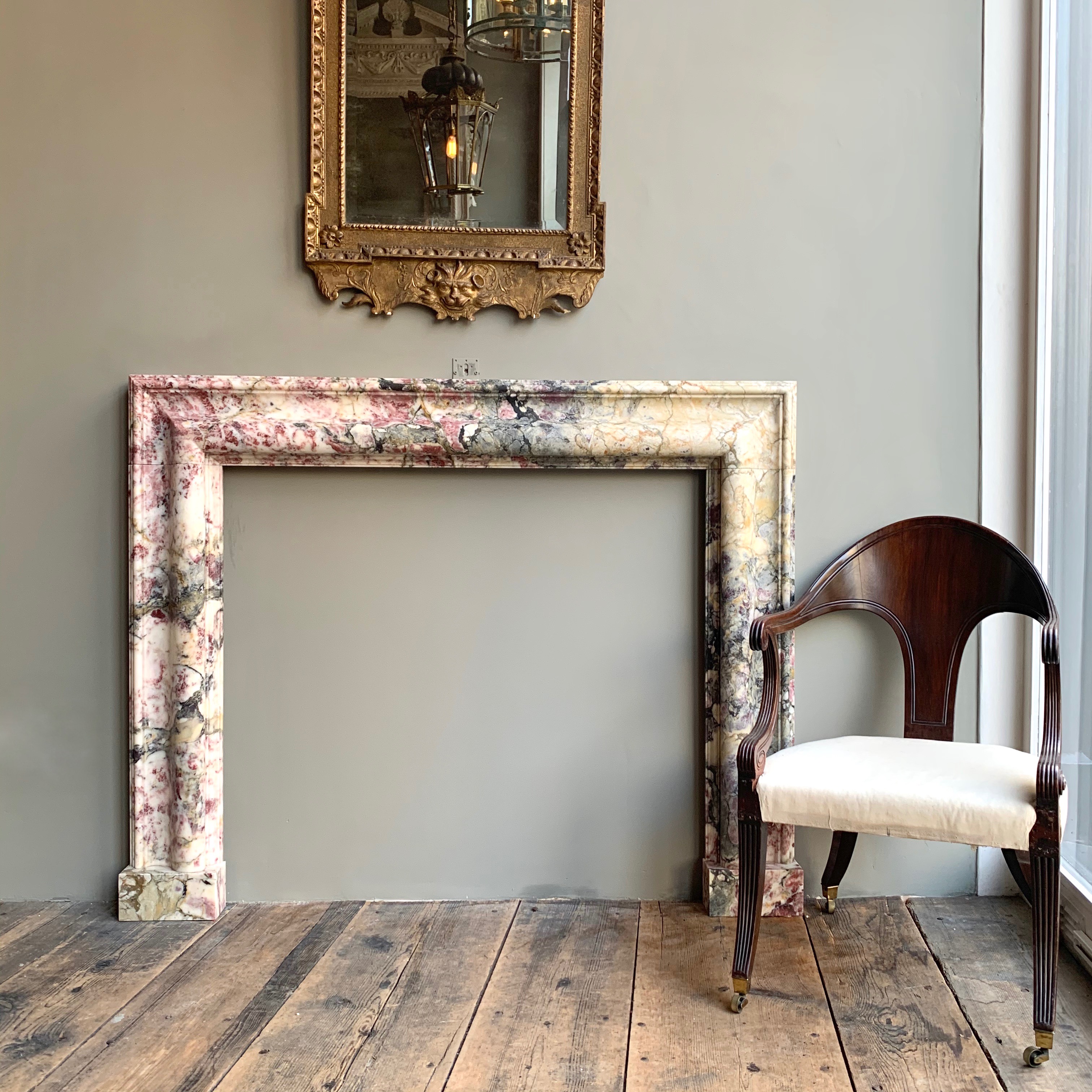 Unveiling the new Orchard reproduction mantel in breche medici.